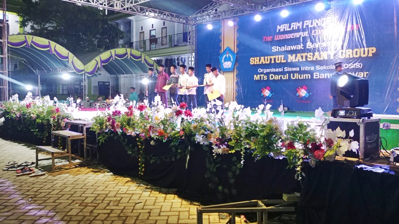 Pemberian Hadiah Pemenang Lomba